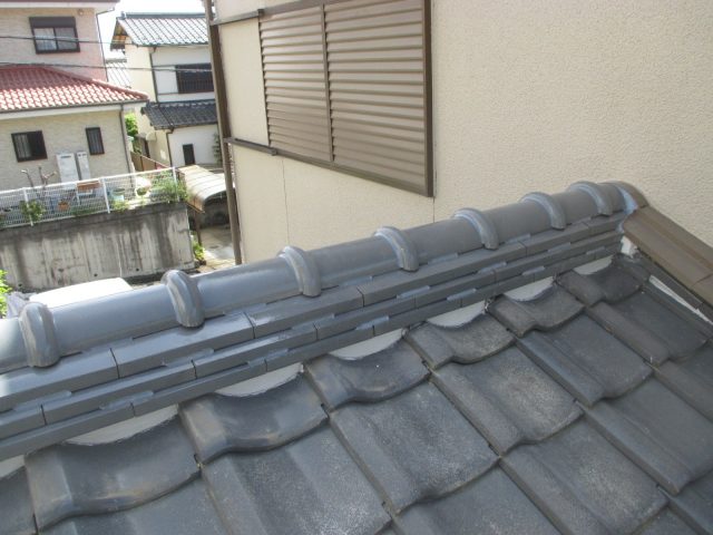 稲美町の棟を積み替えた瓦屋根